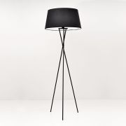 Pie trípode cruzado en hierro